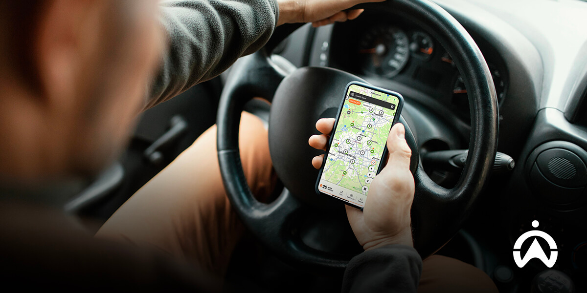 GPS tracker device for vehicle